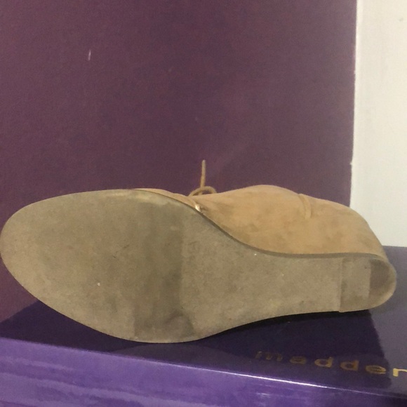 Taupe madden girl wedge booties size 8 1/2 - Picture 3 of 6